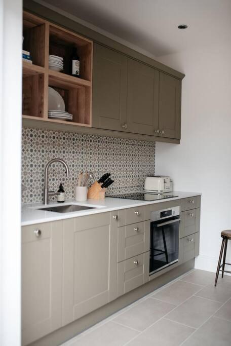 3 Bedroom House In Kew Gardens Richmond  Εξωτερικό φωτογραφία
